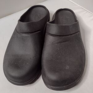 Oofos OOcloog Unisex Slip On Mules Clogs Comfort Shoe Recovery M12 W14 Black A17